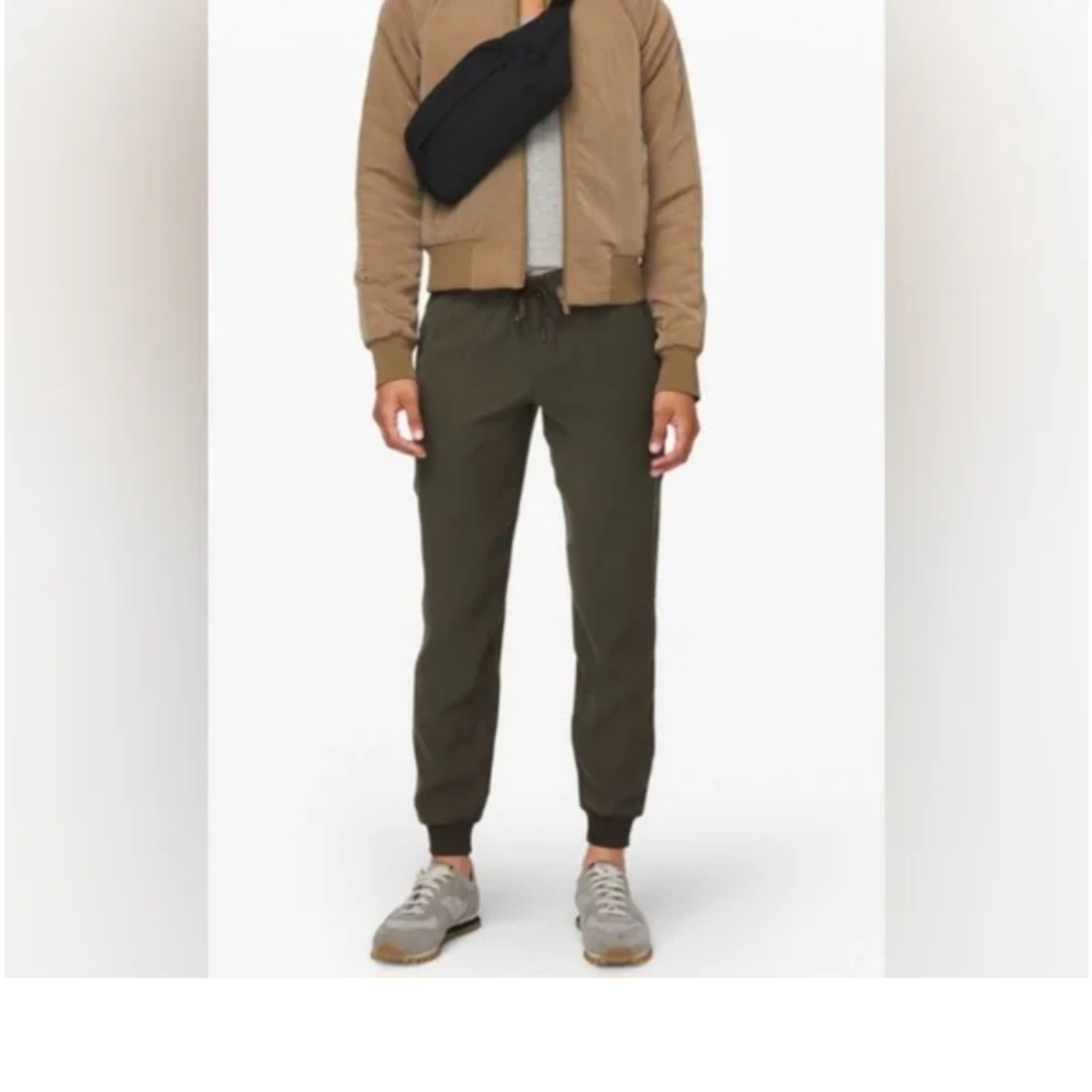 Lululemon “On The Fly” jogger, woven material, size 12
